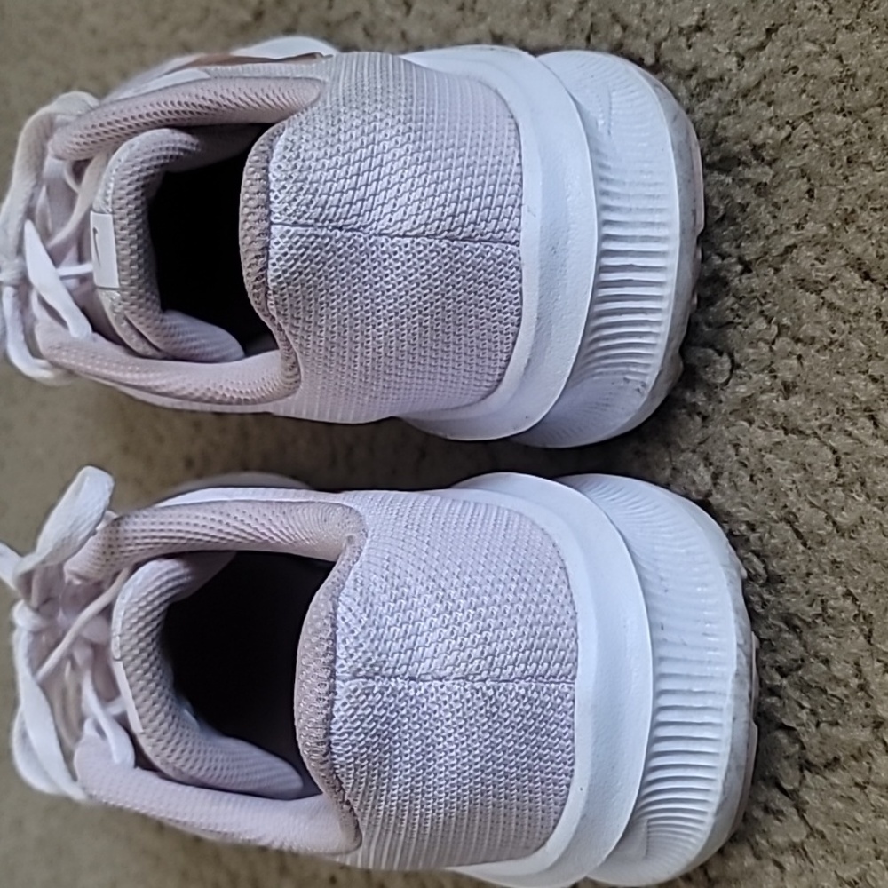 Pink nikes - Picture 5 of 8